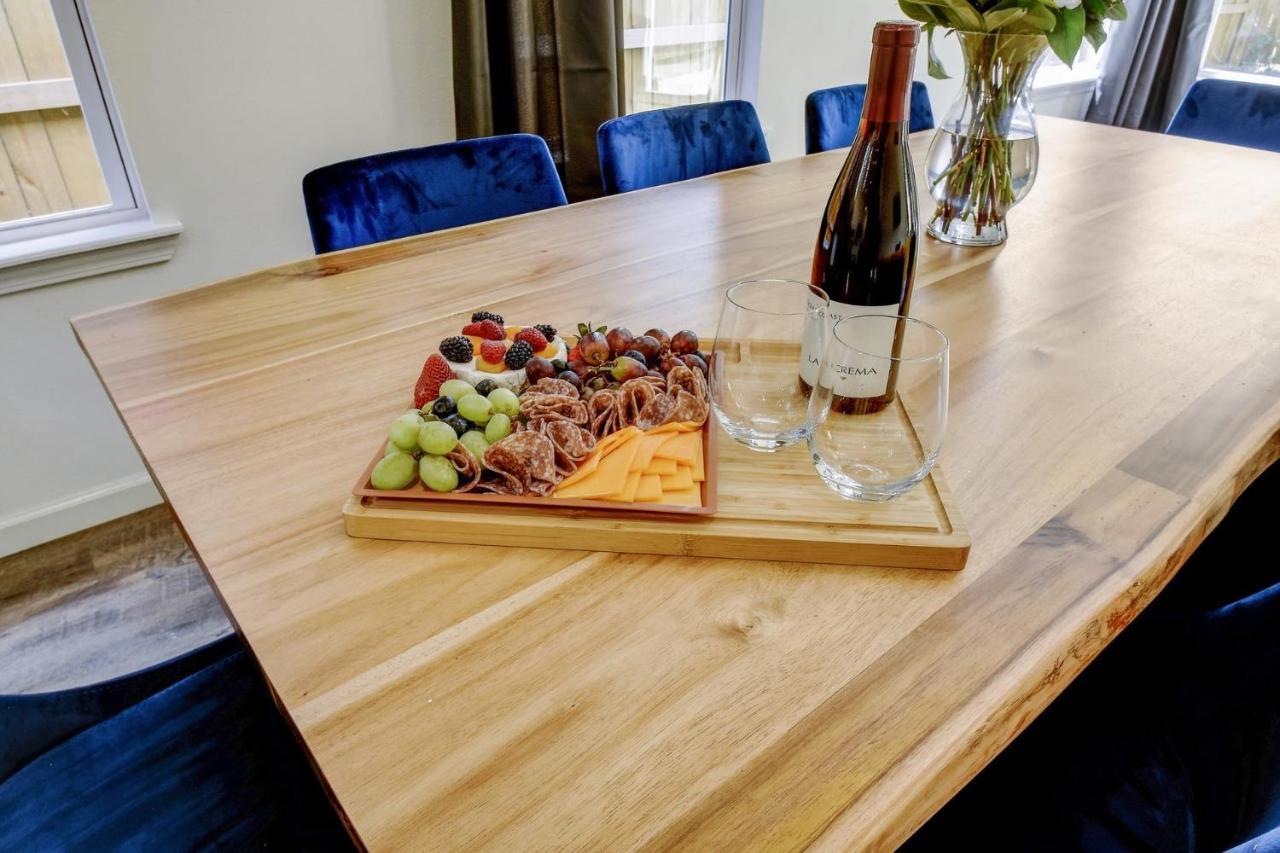 Family Stay! Near Downtown, Coffee Bar, King Bed * San Antonio