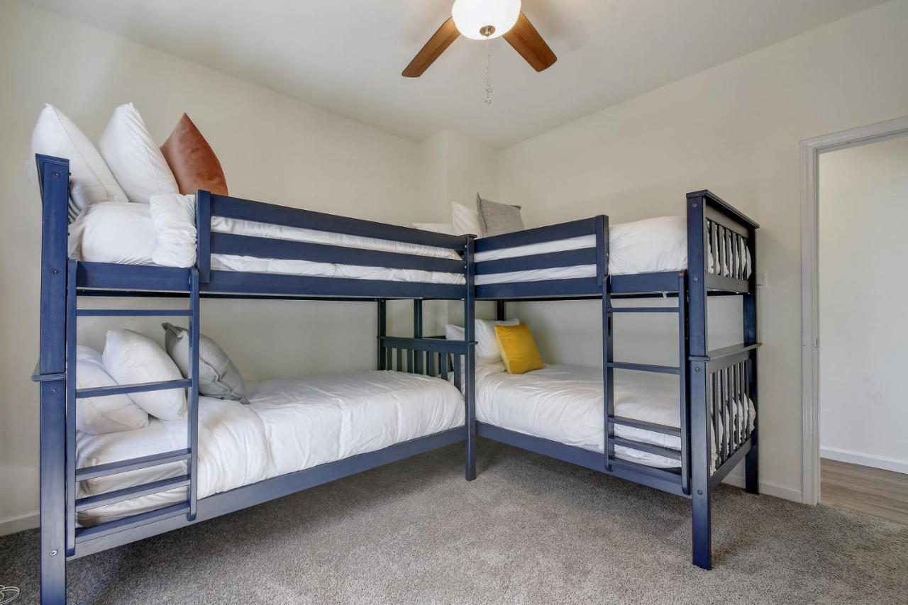 Family Stay! Near Downtown, Coffee Bar, King Bed Сasa de vacaciones *